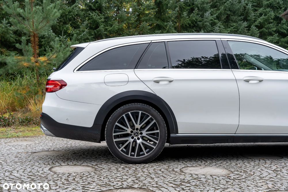 Mercedes-Benz Klasa E 220 d 4Matic 9G-TRONIC Avantgarde - 16
