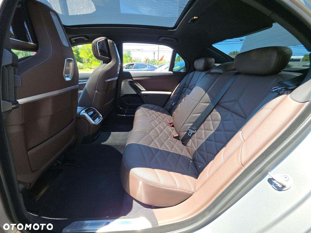 BMW Seria 7 740Li sport - 9
