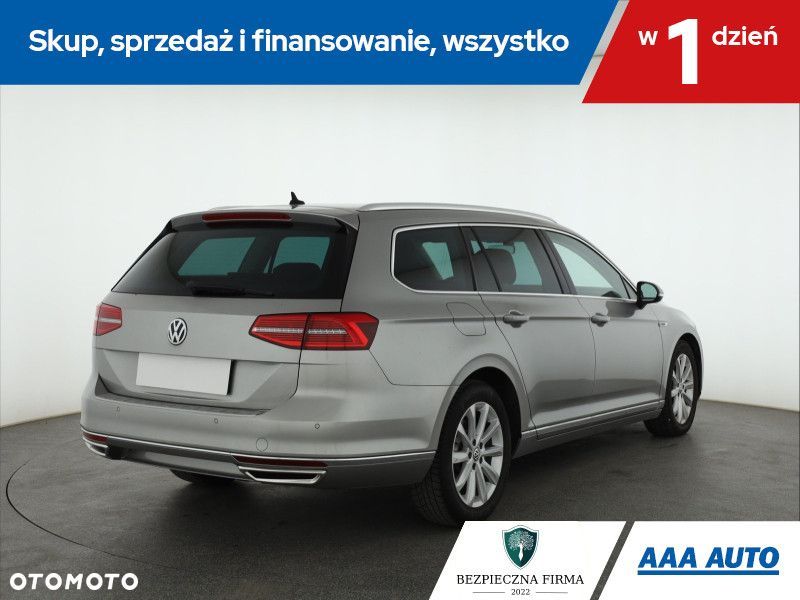 Volkswagen Passat Variant - 7