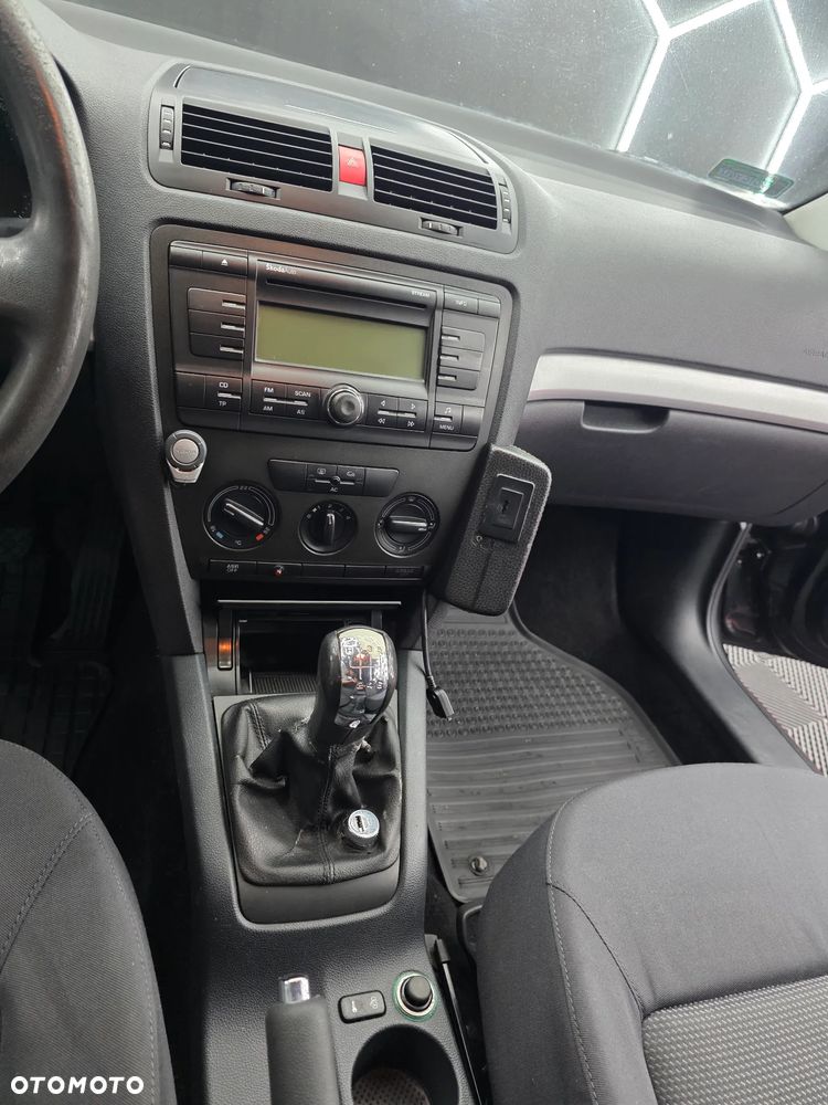 Skoda Octavia 1.6 Ambiente - 12