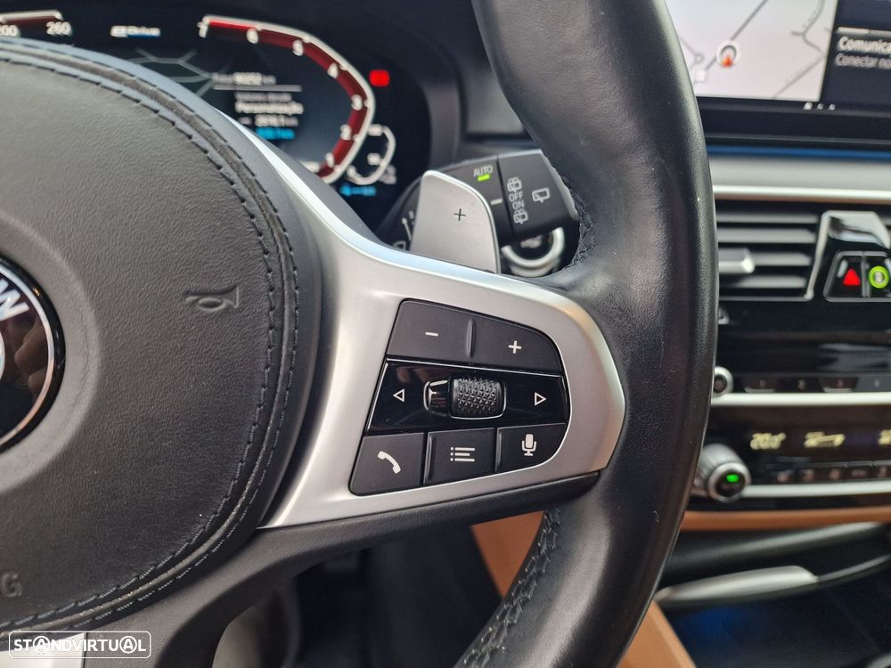 BMW 530 e Pack Desportivo M - 25