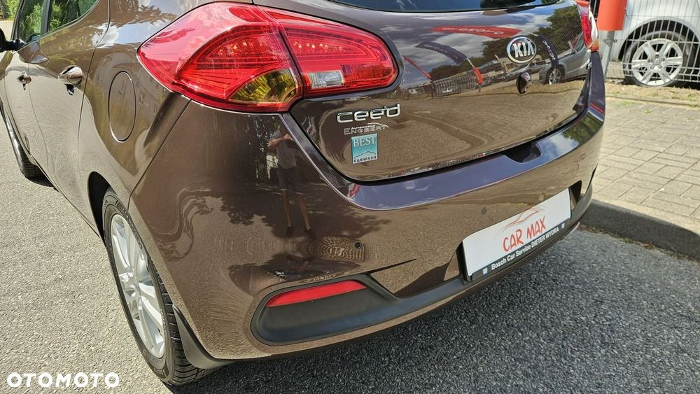 Kia Ceed 1.6 CRDi 128 Dream Team Edition - 11