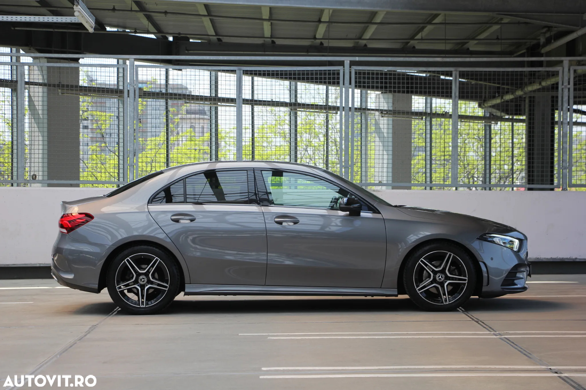 Mercedes-Benz A 180 7G-DCT AMG Line Advanced Plus - 16