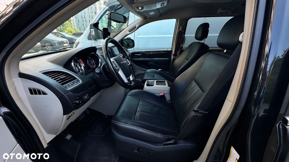 Chrysler Town & Country 3.6 Touring - 17