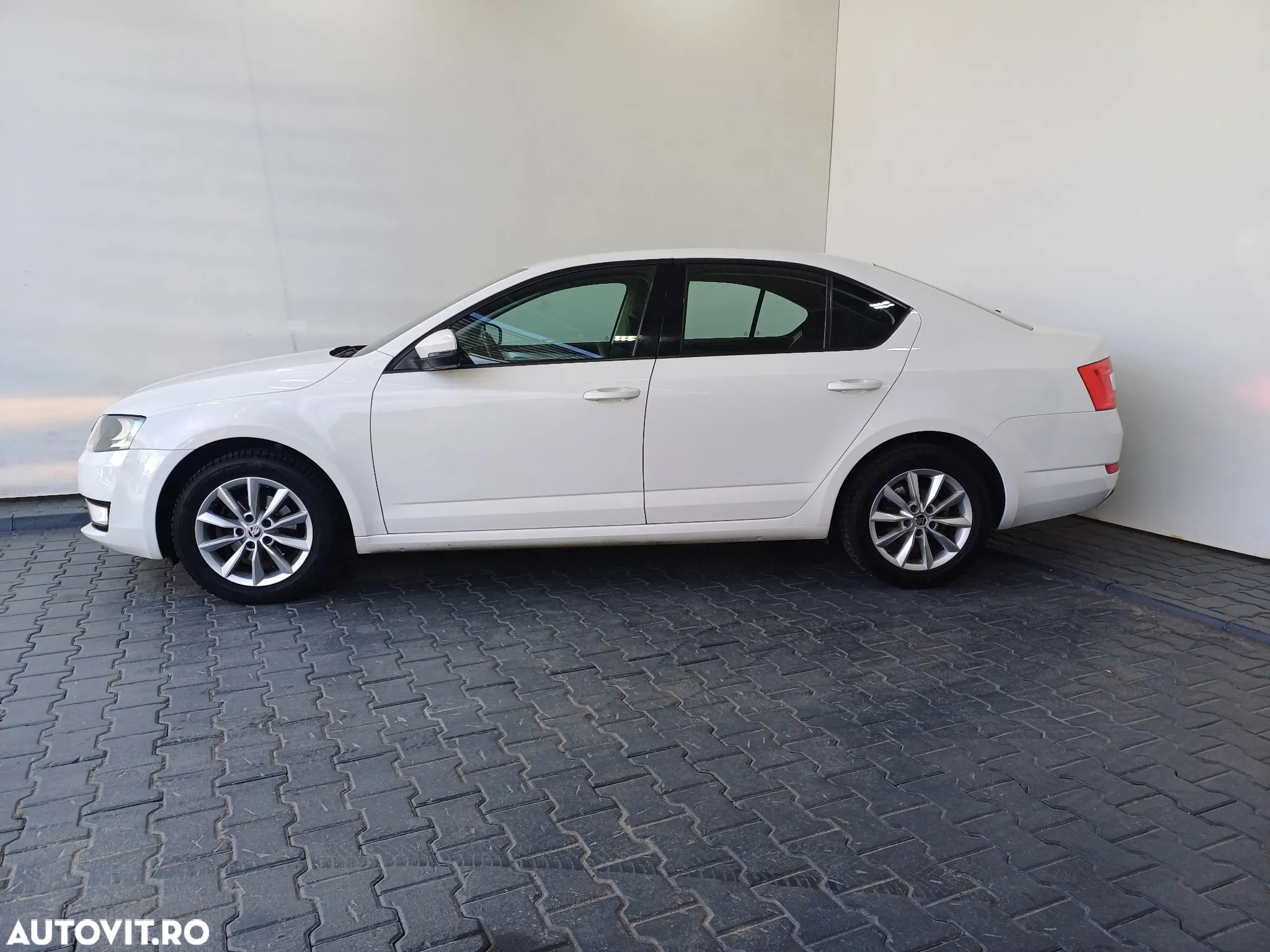 Skoda Octavia 1.6 TDI AMBITION - 2