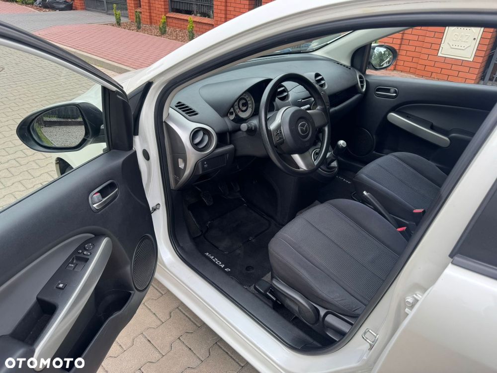 Mazda 2 - 8