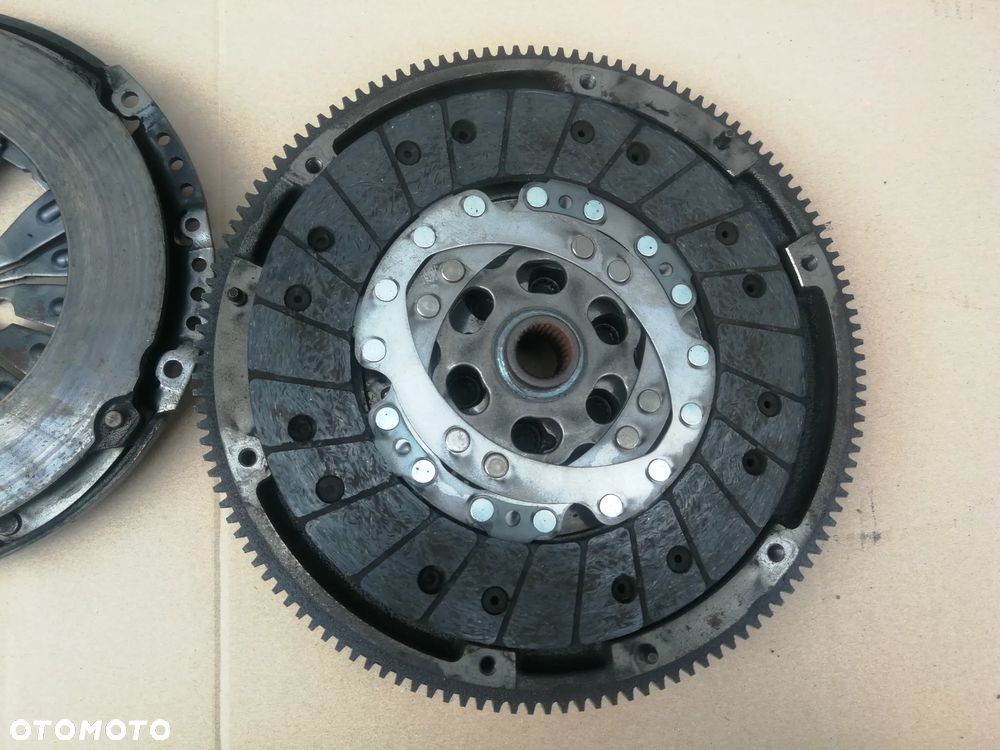 Sprzęgło koło dwumasowe Passat B6 B7 2.0 TDI 5 Biegów - 6