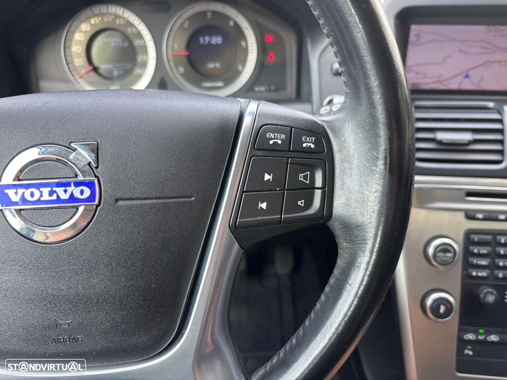 Volvo XC 60 2.4 D Drive Momentum - 8