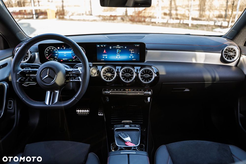 Mercedes-Benz CLA - 17