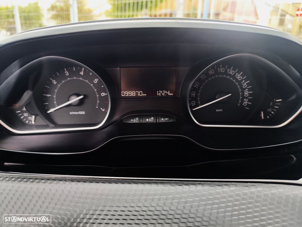 Peugeot 2008 1.2 PureTech Style - 20