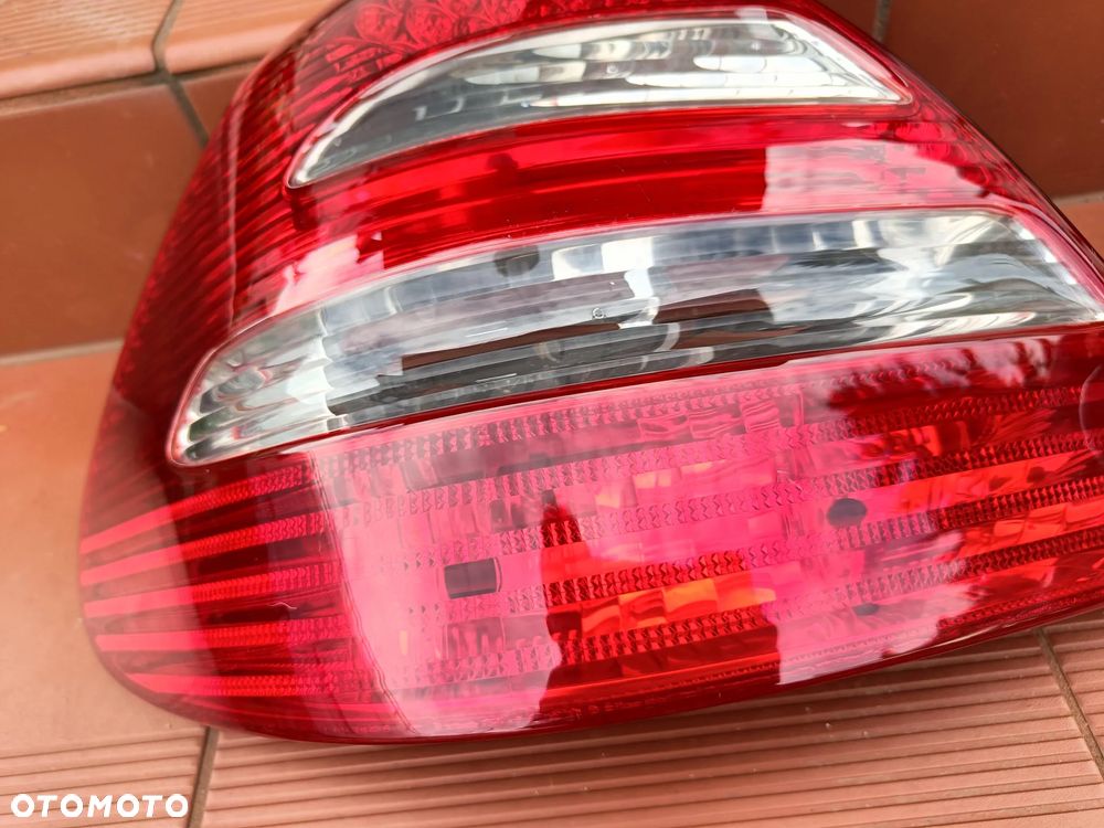 MERCEDES W211 AVANTGARDE LAMPA TYL TYLNA SEDAN 02-06 Lewa LED - 3
