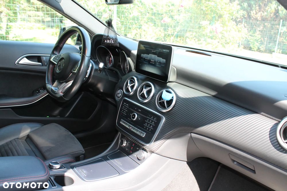 Mercedes-Benz Klasa A 180 7G-DCT AMG Line - 24