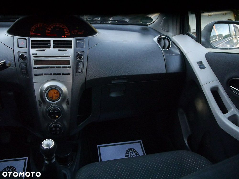 Toyota Yaris 1.33 VVT-i Executive - 24