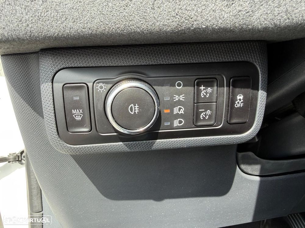 Ford Mustang Mach-E - 25