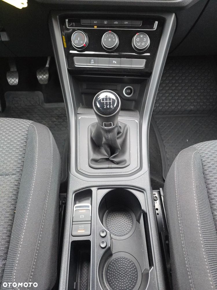 Volkswagen Touran - 18