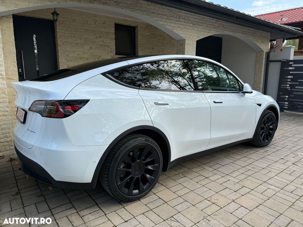 Tesla Model Y Long Range Dual Motor AWD - 4