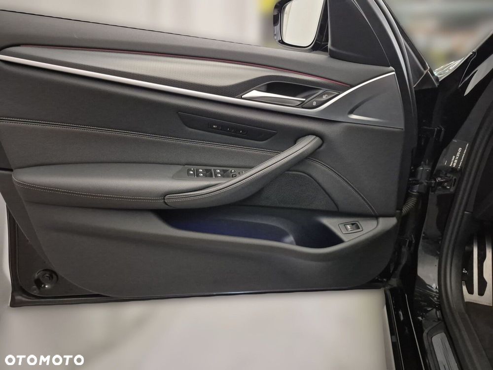 BMW Seria 5 530d xDrive mHEV M Sport sport - 12