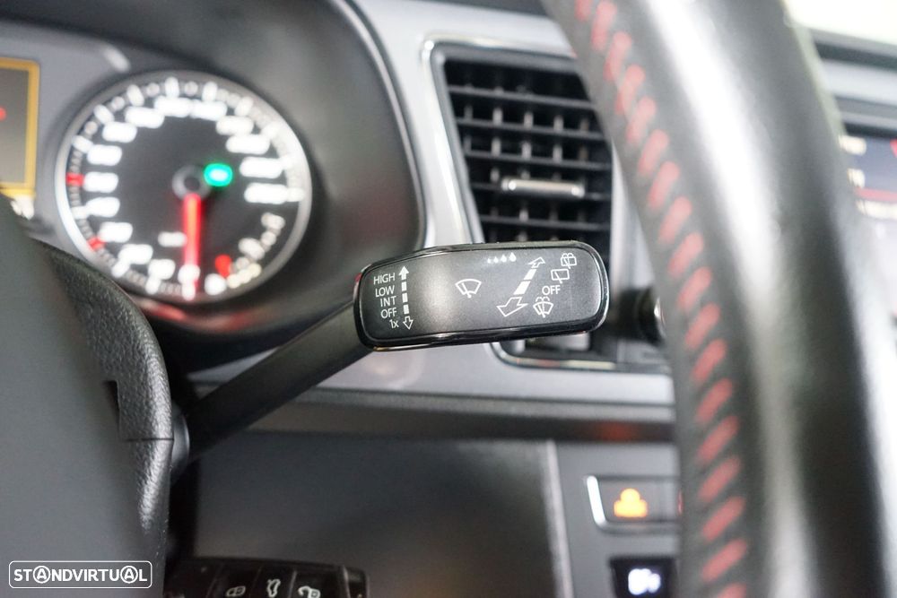 SEAT Leon ST 2.0 TDI S&S DSG FR - 24