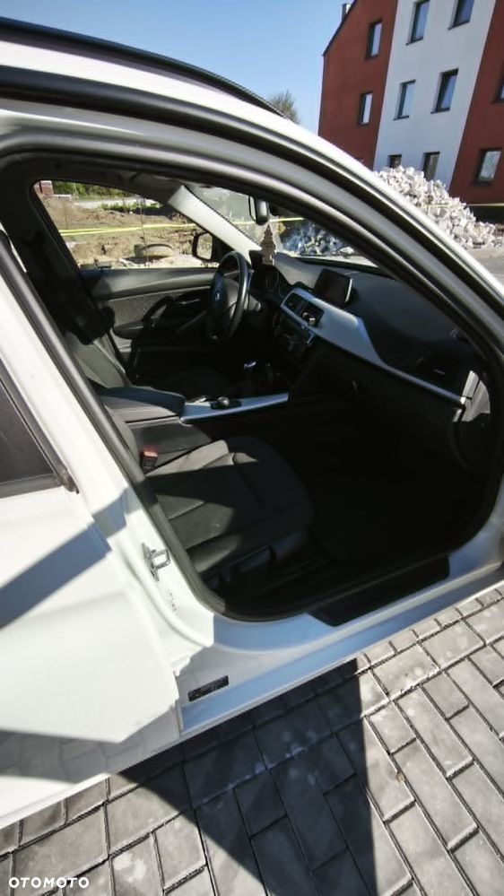 BMW Seria 3 318i GPF Advantage - 15