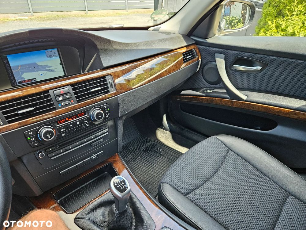 BMW Seria 3 320i Edition Exclusive - 23