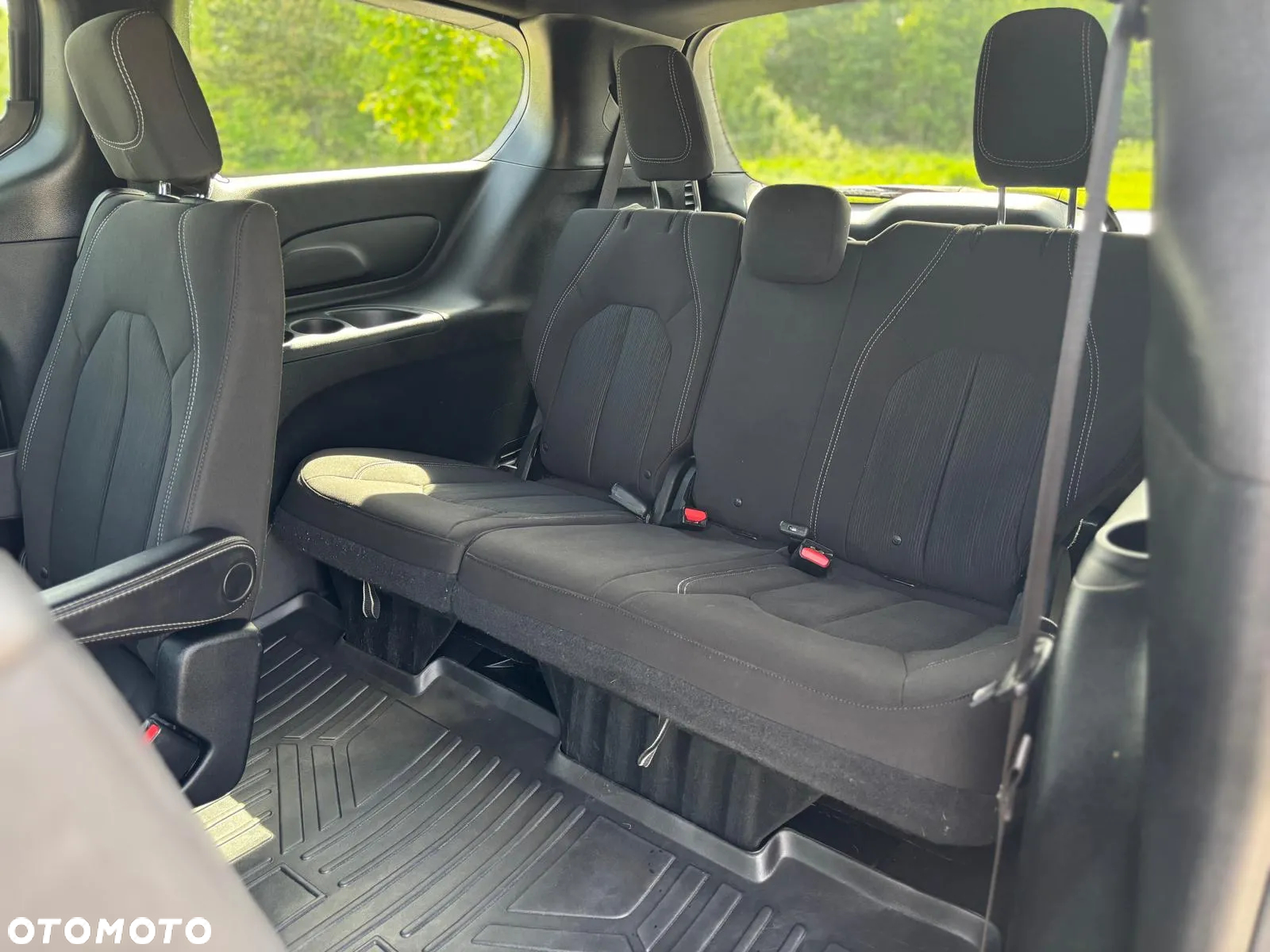 Chrysler Pacifica - 28