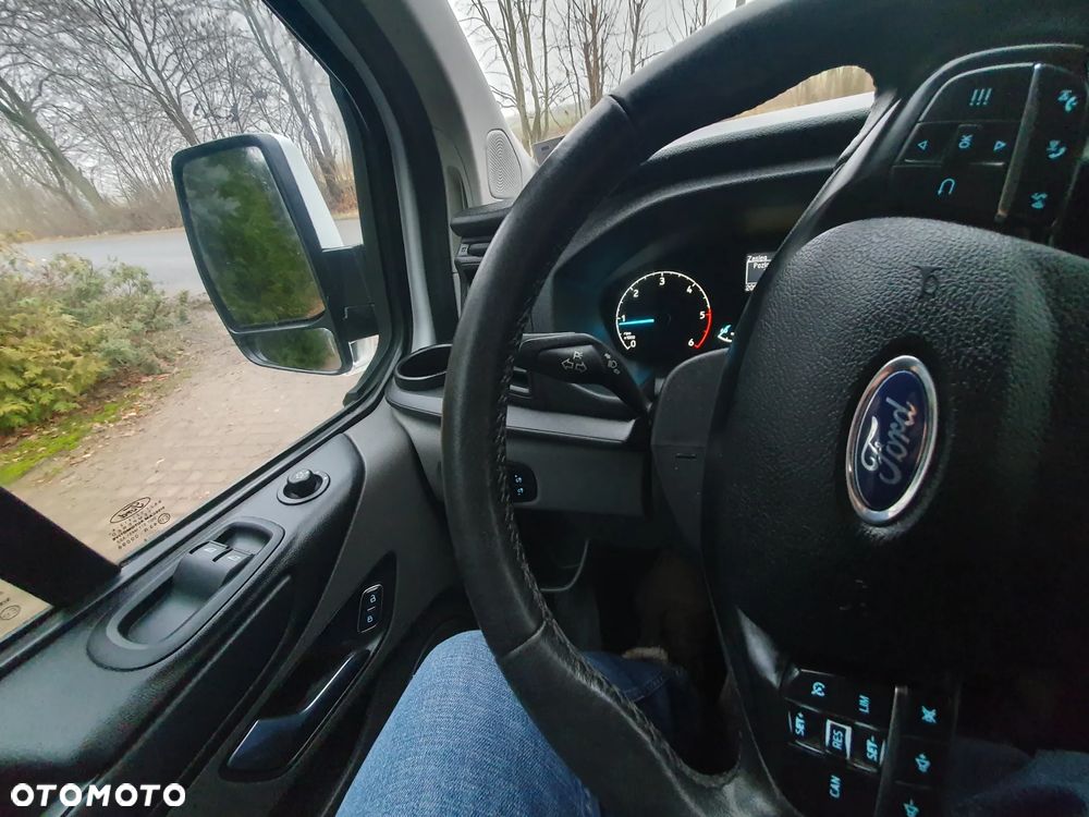 Ford TRANSIT CUSTOM - 13