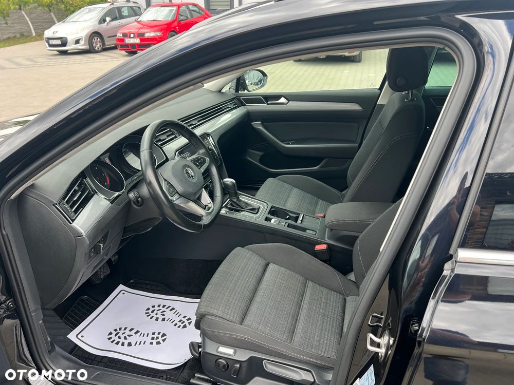 Volkswagen Passat 2.0 TDI SCR DSG Comfortline - 9