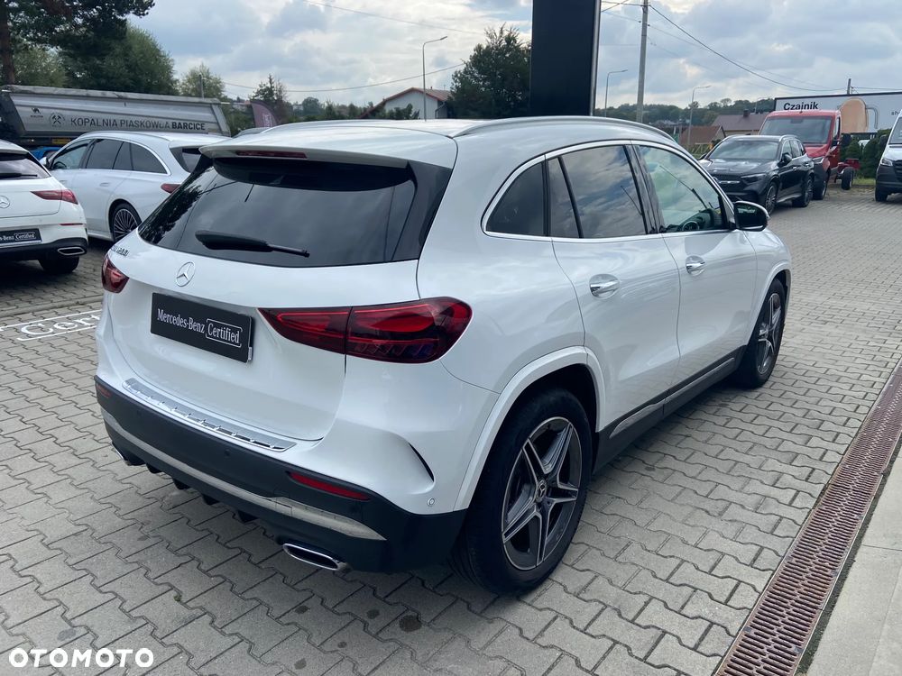 Mercedes-Benz GLA 200 AMG Line - 4