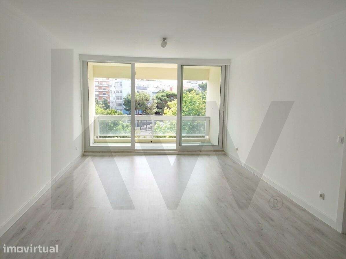Apartamento T2 com Garagem e arrecadação | Alto das Flores - Grande imagem: 4/12