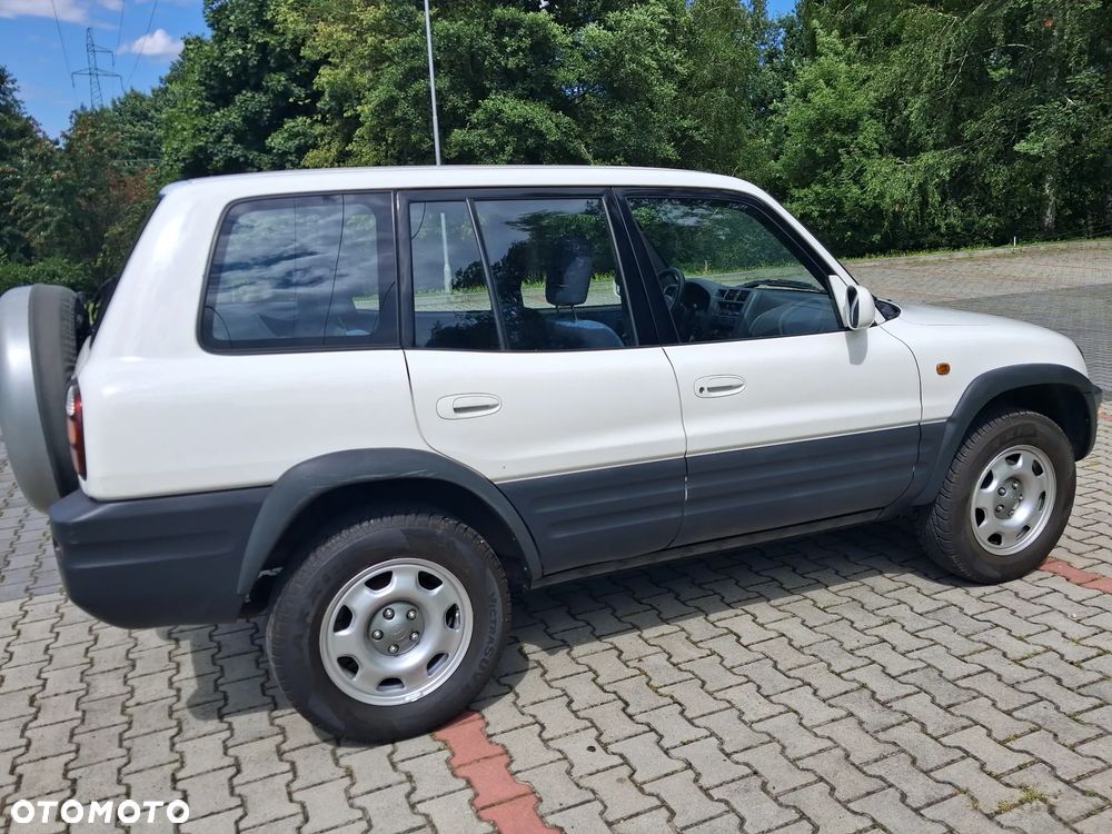 Toyota RAV4 2.0 GLi - 13