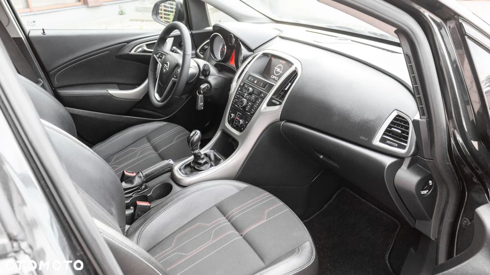 Opel Astra IV 1.4 T Cosmo EU6 - 24