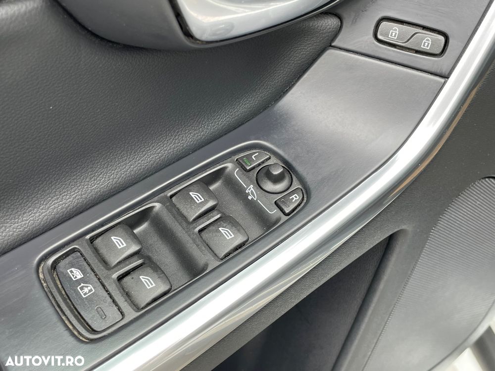 Volvo XC 60 D5 AWD Aut. Momentum - 23