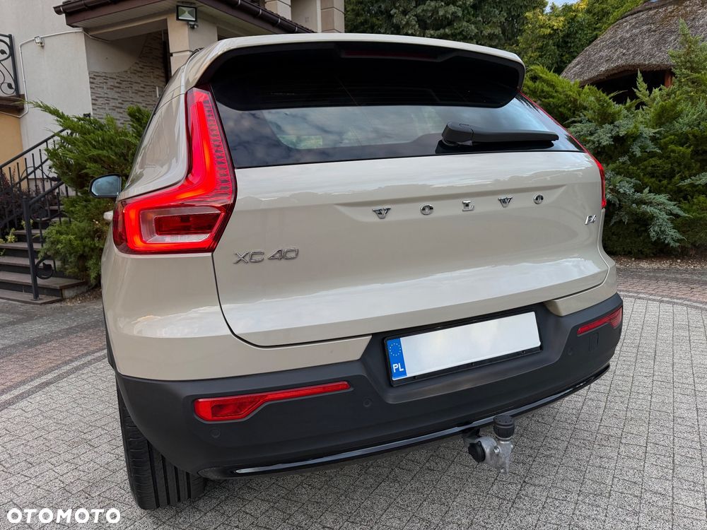 Volvo XC 40 B4 B DKG Plus Dark - 14