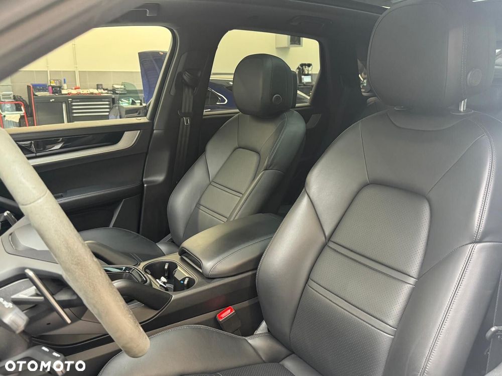 Porsche Cayenne - 11