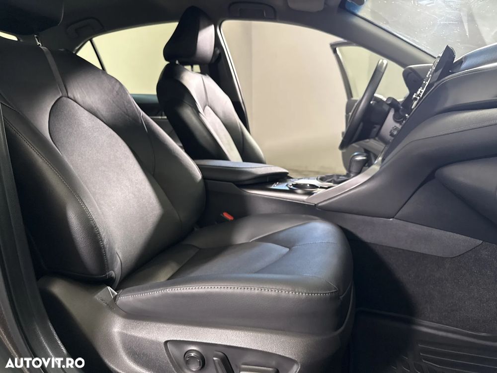 Toyota Camry - 12