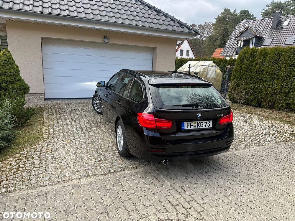 BMW Seria 3 318i - 4