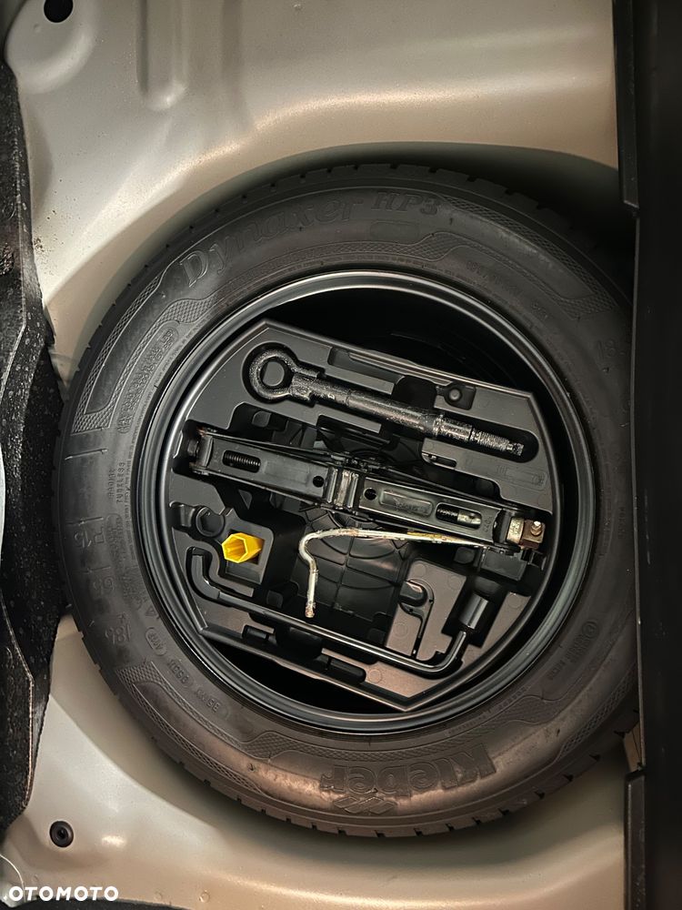 Peugeot 208 - 32