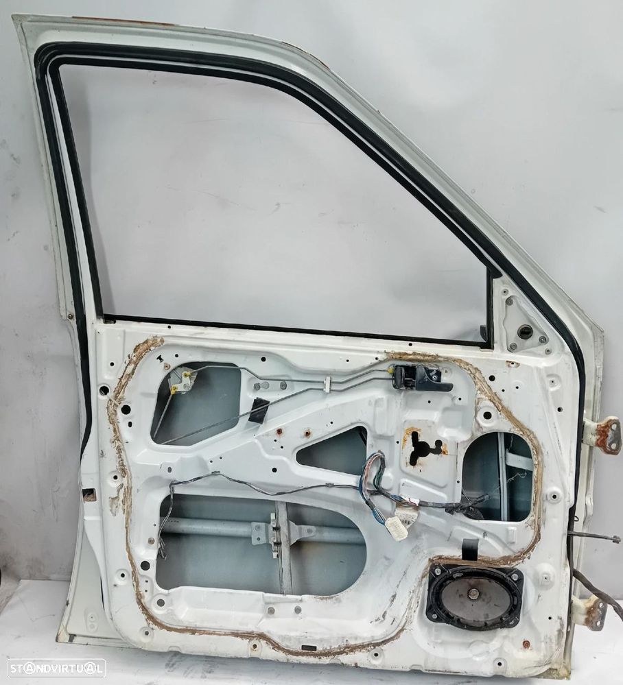 Porta frente esquerda NISSAN Terrano II (R20) - 2