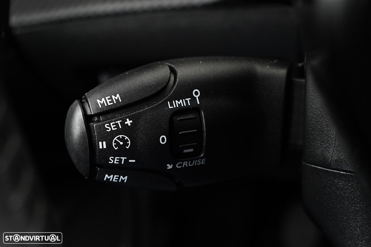 Peugeot 2008 1.2 PureTech Allure - 26