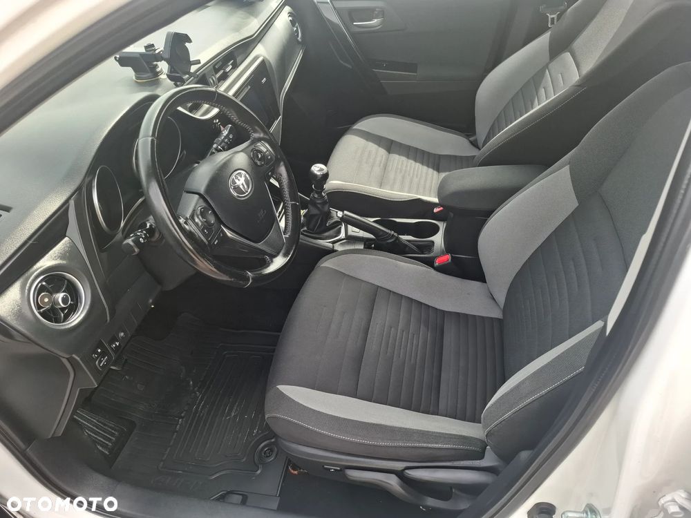 Toyota Auris 1.6 Premium - 10