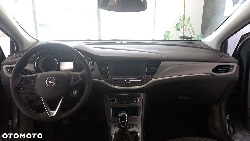 Opel Astra 1.4 T Enjoy - 10