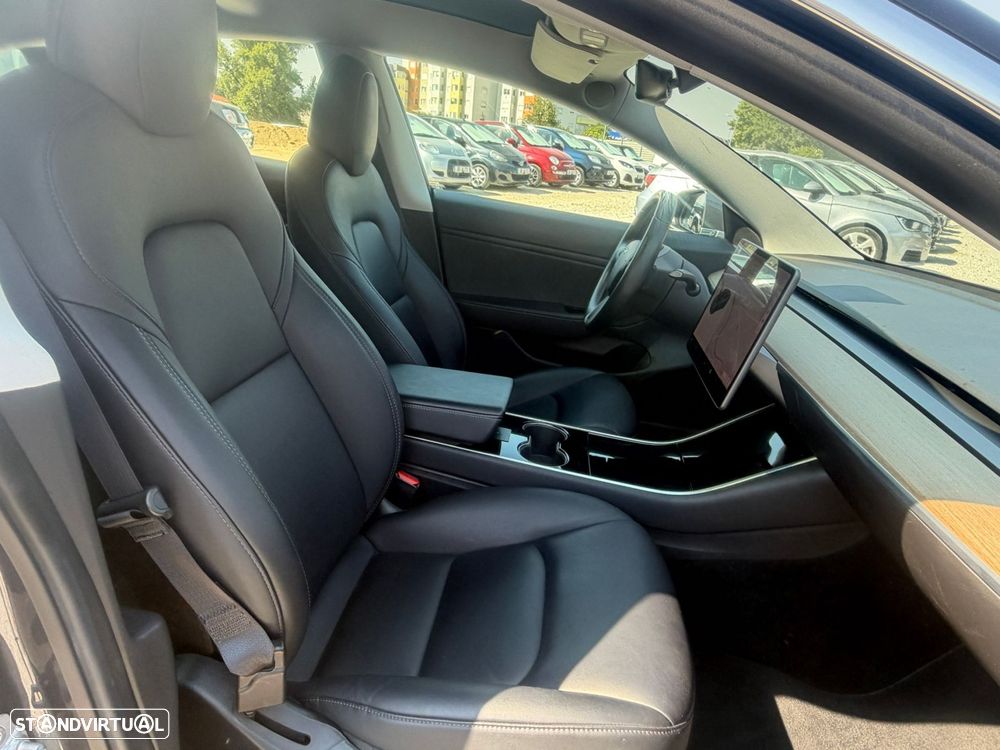 Tesla Model 3 Long-Range Dual Motor AWD — fotografia 12
