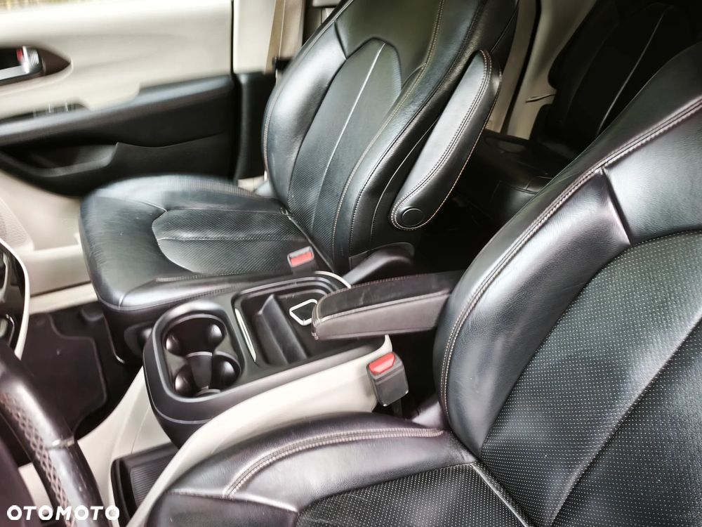 Chrysler Pacifica - 15