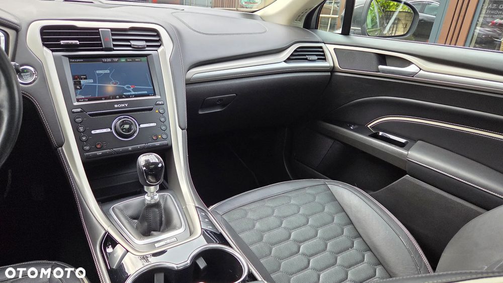 Ford Mondeo 2.0 TDCi STart-Stopp Vignale - 32