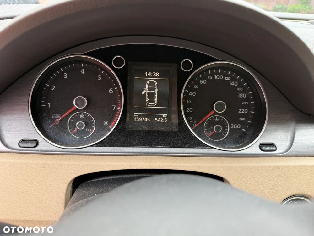 Volkswagen Passat - 11