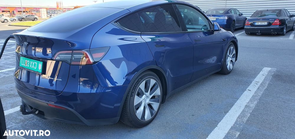 Tesla Model Y - 5