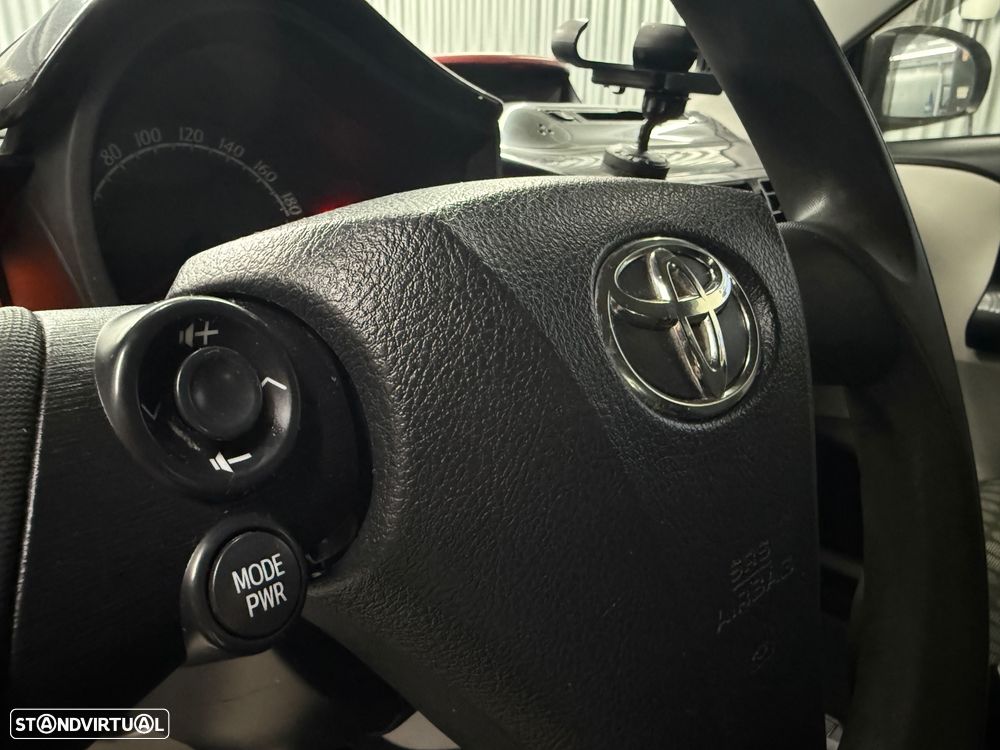 Toyota iQ 1.0 VVT-i Essential+AC - 12