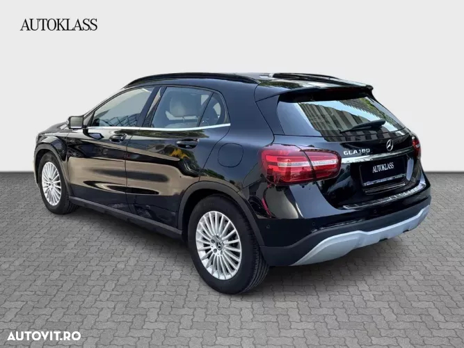 Mercedes-Benz GLA - 7