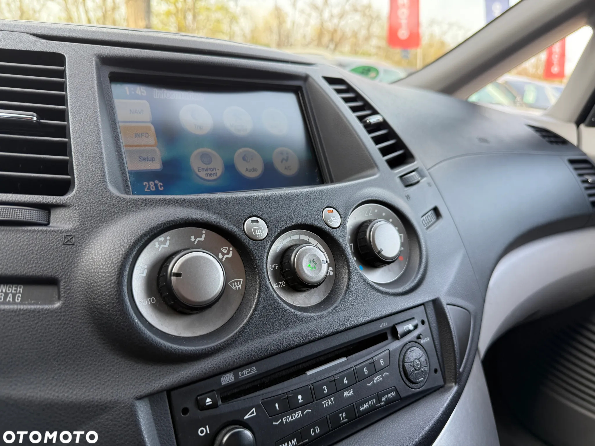 Mitsubishi Grandis 2.4 Intense - 33