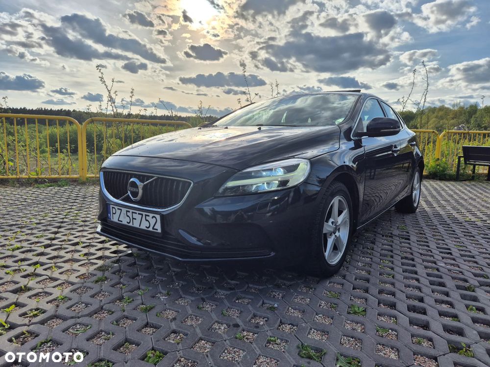 Volvo V40 T3 Drive-E Momentum - 1
